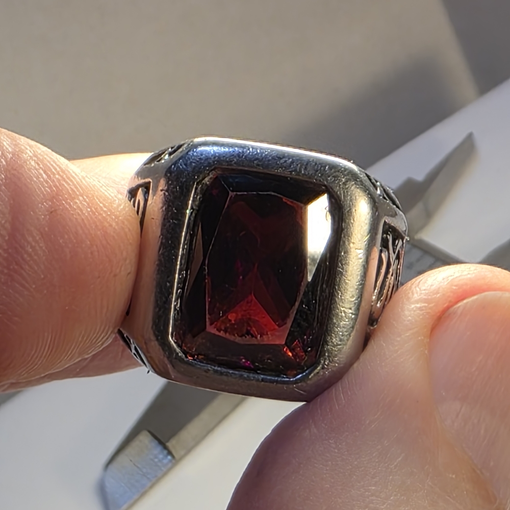 Source Unknown Silver Ring With Deep Red Gemstone - image 2